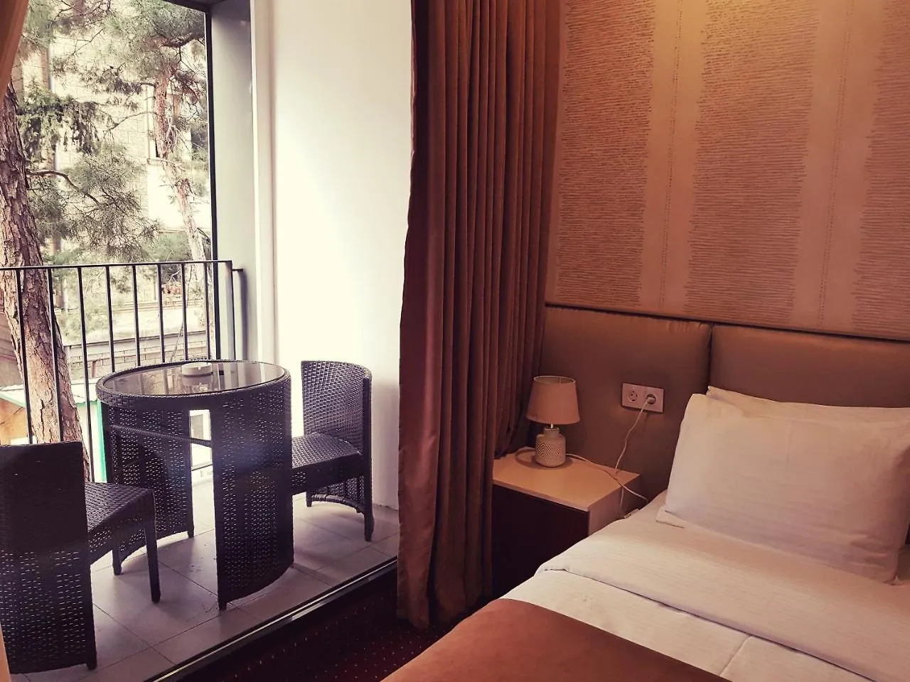 Hotel Nice Room & Guinness Pub Brasserie 3*, Tbilisi